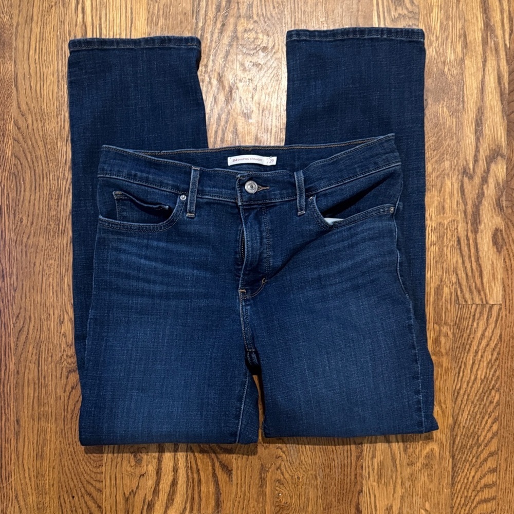 Levi's Women's Straight Leg Jeans in Dark Blue